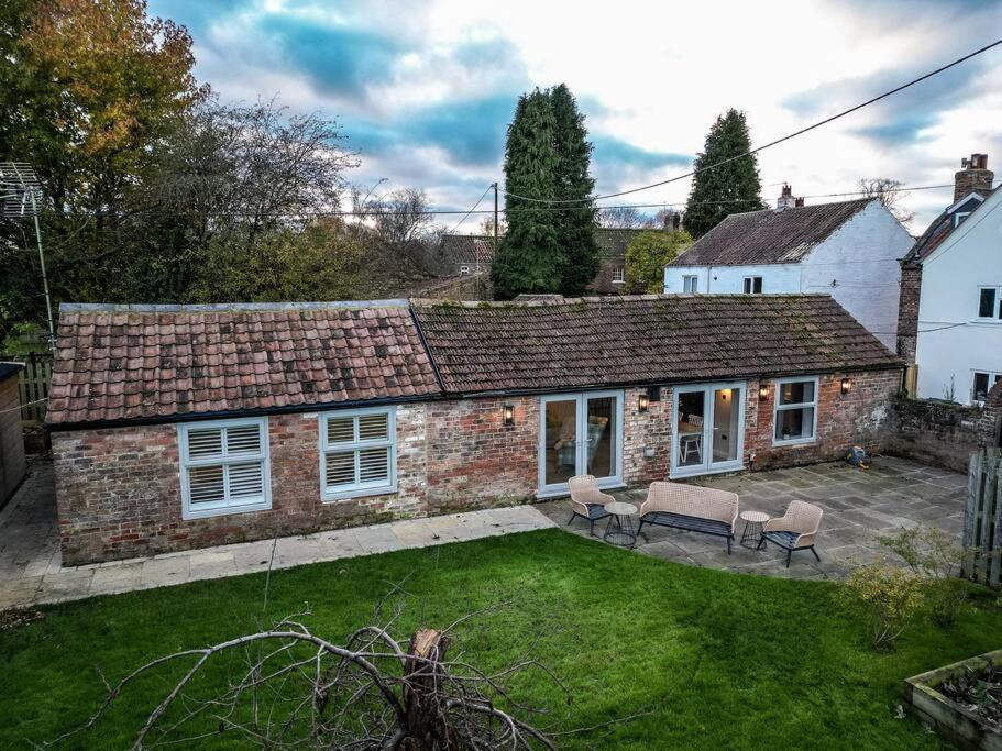 The Stables, Converted Barn Outside York Bagian luar foto