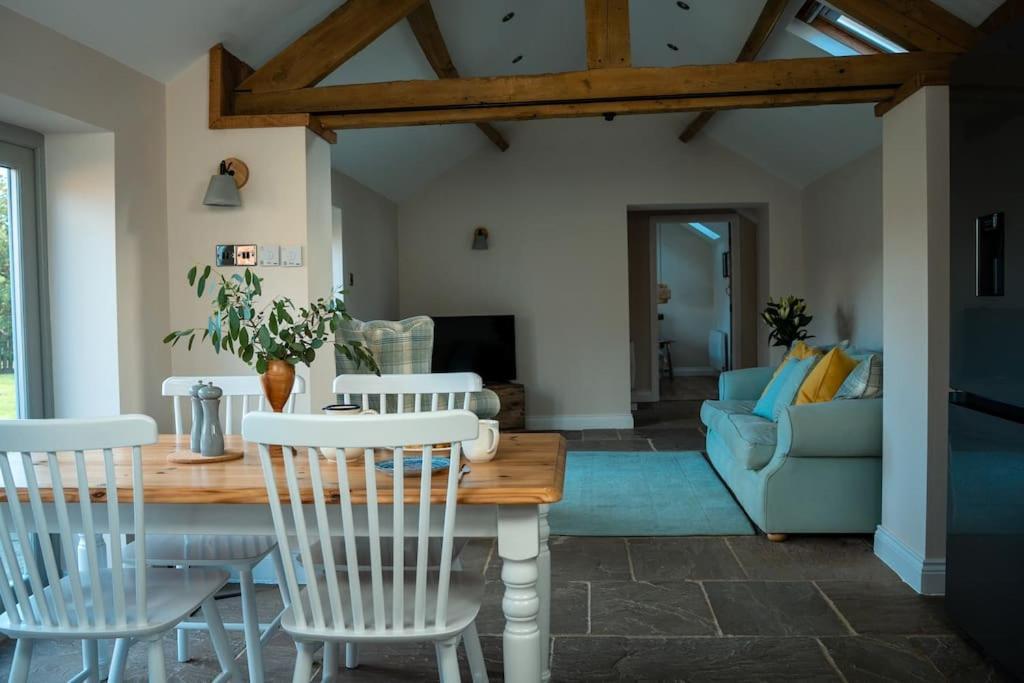 The Stables, Converted Barn Outside York Bagian luar foto