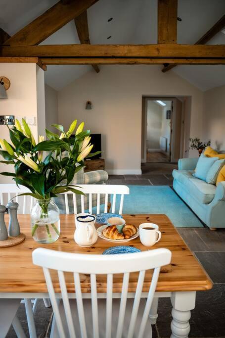 The Stables, Converted Barn Outside York Bagian luar foto